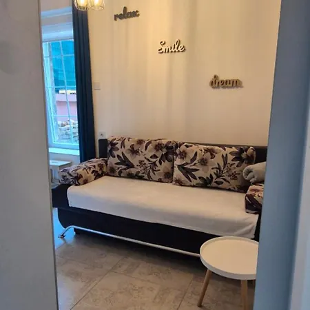 Old Post Office With Free Parking *