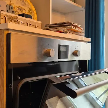 Old Post Office With Free Parking *