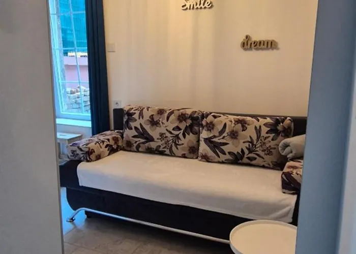 Old Post Office With Free Parking *