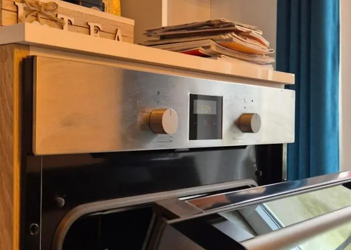 Old Post Office With Free Parking *